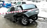 Коммунальщики разорвали машину в Подмосковье. Автомобиль не подлежит восстановлению(видео)